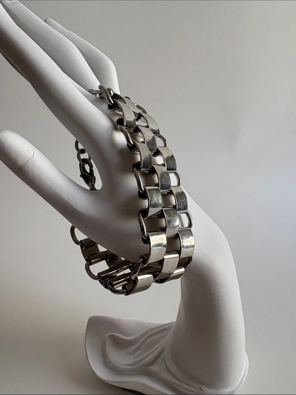 N/A bold silver